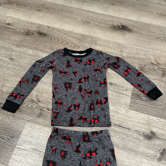 Essentials Pajamas for toddler - Picture 2 of 3